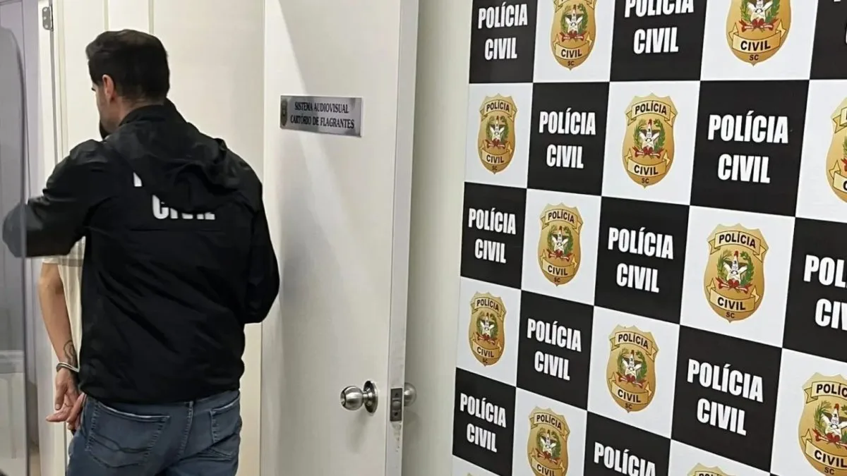 Homem com diversos antecedentes criminais e de tornozeleira é preso em SC por novos crimes patrimoniais