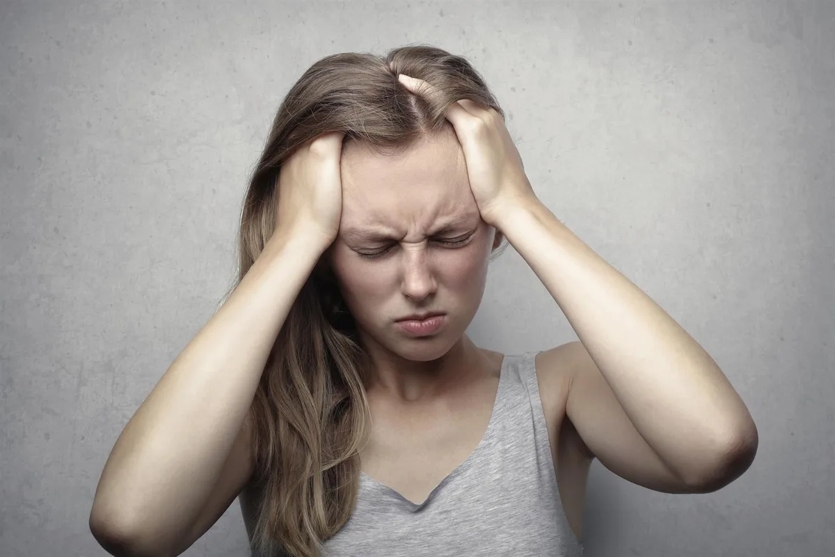 La migraña no es solo dolor de cabeza: síntomas, causas y cómo manejarla