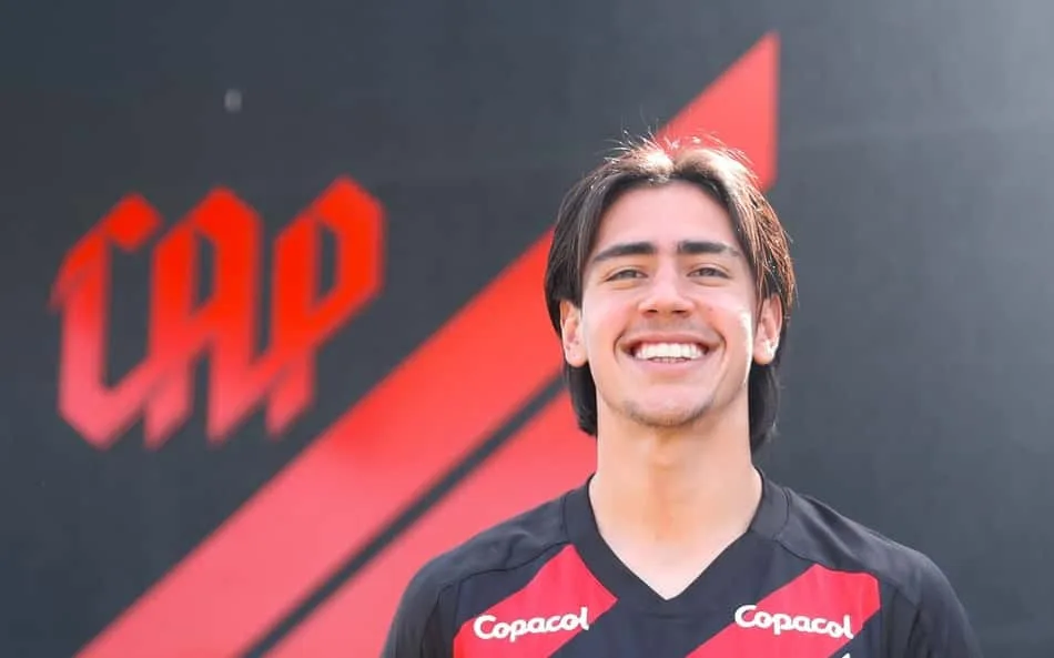 Recém-chegado, Azambuja marca primeiro gol pelo Athletico-PR na Copa Paraná