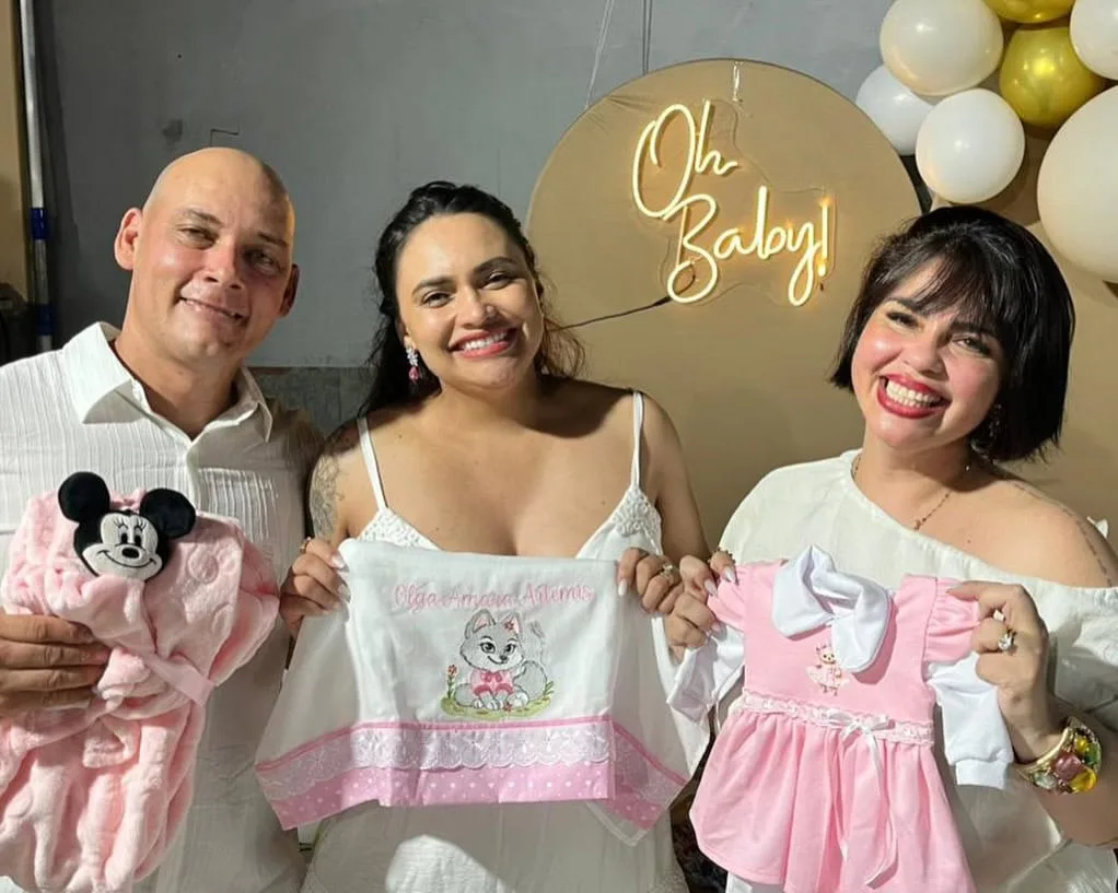 ‘Trisal do Acre’ anuncia gravidez e revela sexo do bebê