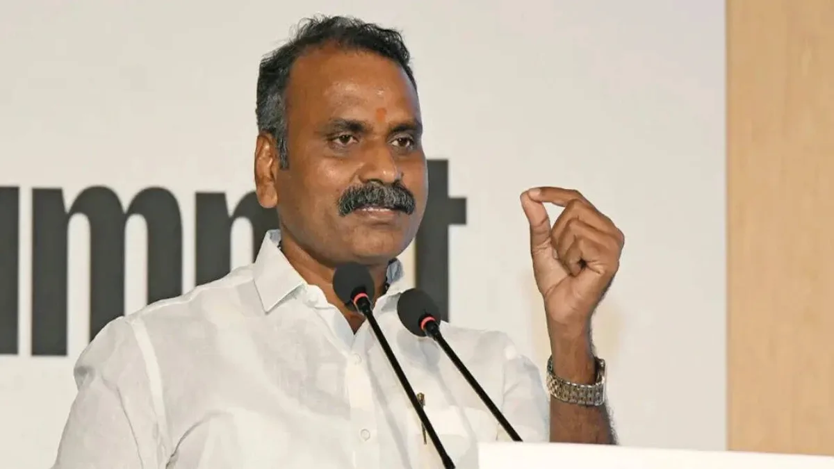 Murugan offers to resign, sparks Cab reshuffle buzz
