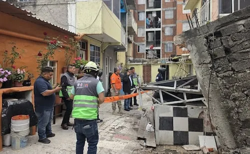 Colapsa parcialmente inmueble en la colonia Morelos; trasladan a una persona al hospital