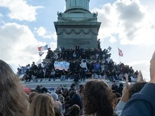 « On ne peut pas justifier ça » : l’avocat de l’étudiant qui a reçu un coup de genou d’un policier à Paris s’exprime