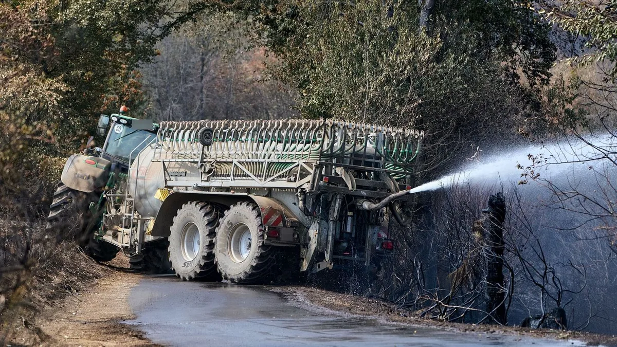 Wald- und Wiesenbrand: Landwirte rücken an, „um Schlimmeres zu verhindern“