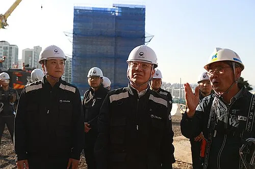 노동장관, 부산 건축 현장 불시방문 "비탈면 붕괴 예방 미흡"