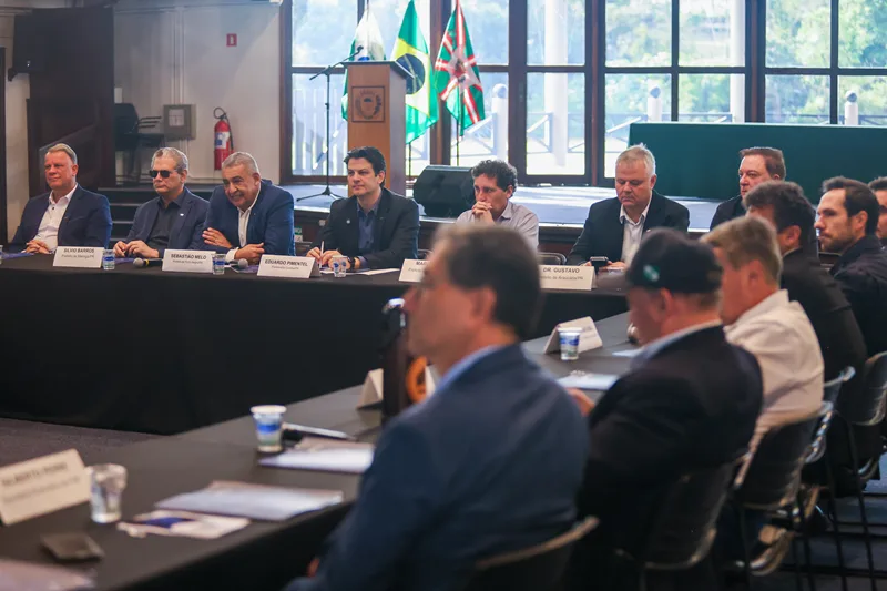 Em Curitiba, prefeitos do Paraná discutem impacto da Reforma Tributária nos municípios