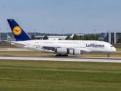 Schaden an "Landebahnbefeuerung": Lufthansa A380-Jet verfehlt Landebahn am Flughafen München