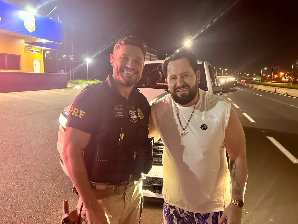 Cantor Marrone é abordado durante blitz enquanto conduzia caminhonete em rodovia no interior de SP