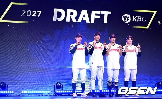 [사진]롯데 자이언츠 2027 KBO 신인드래프트 지명자들