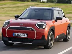 Recht viel Platz für Kleinwagen: Mini Aceman SE macht vor allem in Kurven Spaß