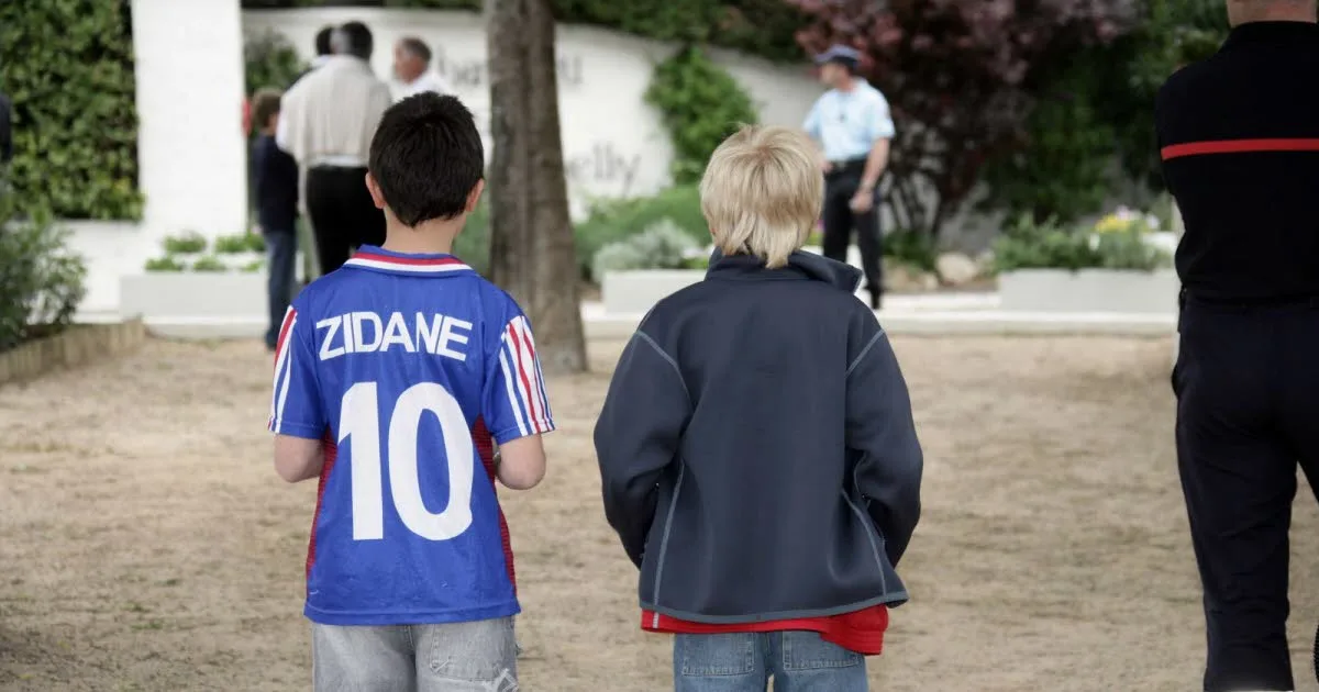 Société. « C’est exagéré » : un collège interdit les maillots de foot pour « éviter les conflits dans la cour »