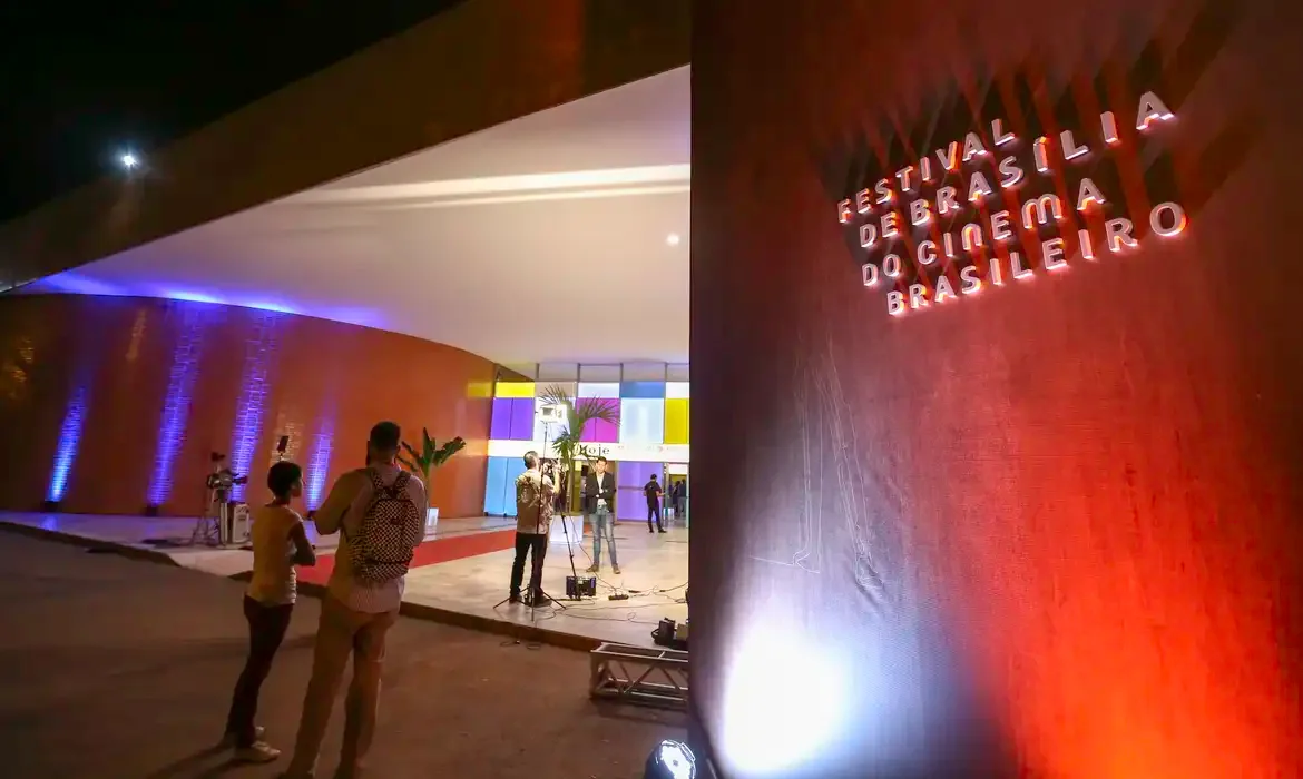 Eles odeiam a cultura e agora querem que ela pague a conta