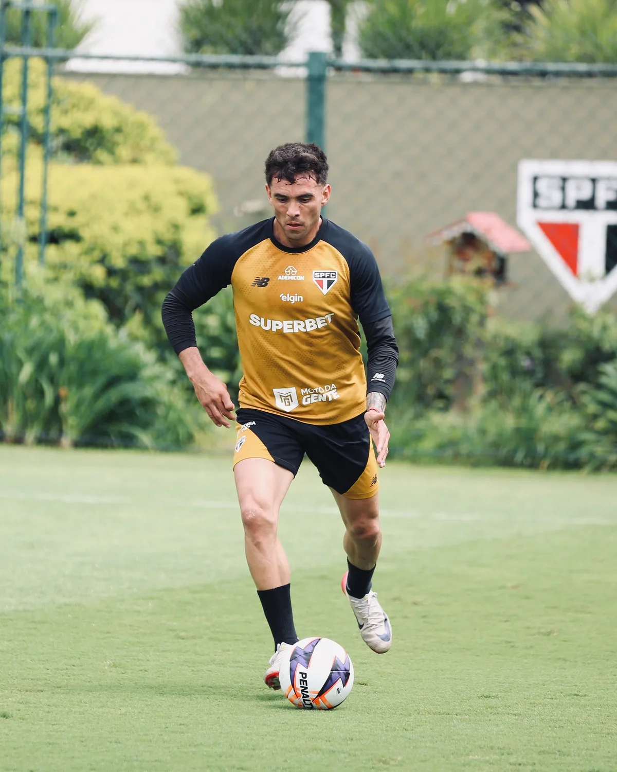 São Paulo libera Enzo Díaz dos treinos para procurar novo clube
