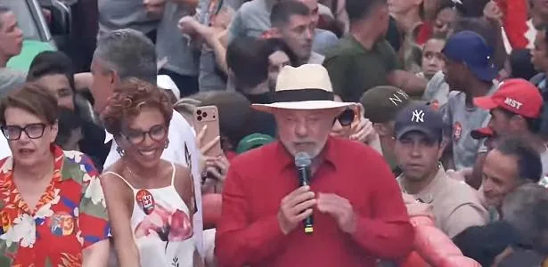 Em Juiz de Fora (MG), Lula exalta fim da 6x1 e promessa de passe livre