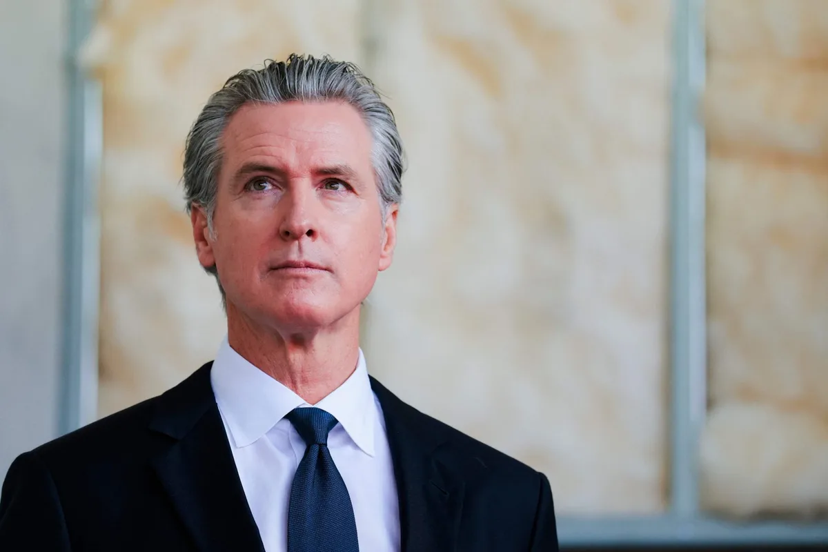 ¿Adiós Gavin Newsom? Una nueva encuesta revela a quién votan los latinos en California