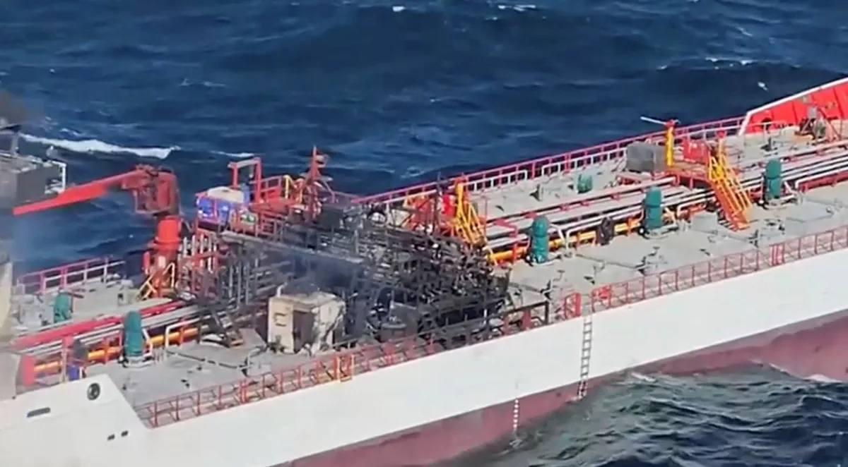 Rumania investiga si drones rusos desataron el incendio de un buque cisterna en el mar Negro: hay siete desaparecidos