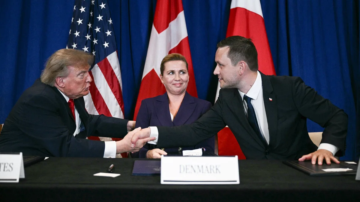 Après avoir menacé d'annexer le Groenland, Donald Trump promet la construction de "deux très grandes bases militaires" américaines sur l'immense île arctique