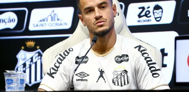 Coutinho detalha adeus ao Vasco: 'Estádio xingando e pedindo minha saída'