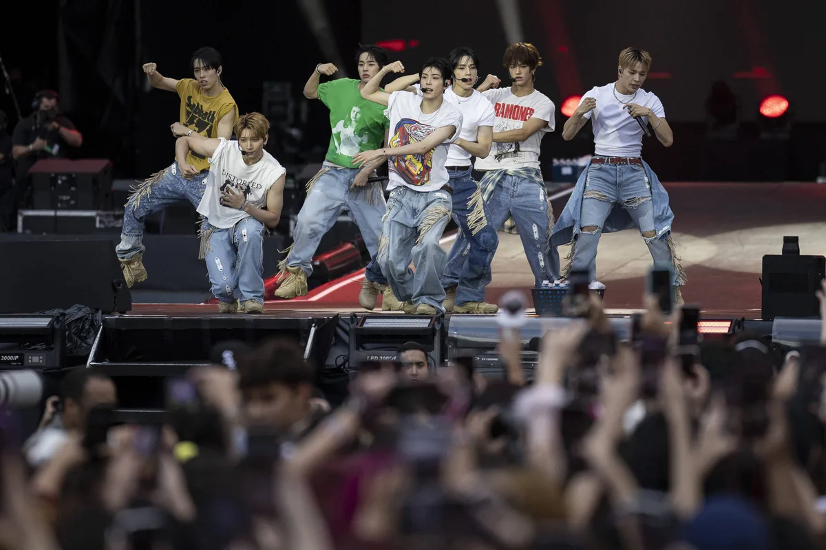 Nexz abre dia de k-pop no Rock in Rio com um show competente, porém repetitivo