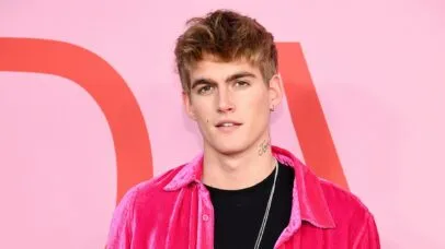 Morre Presley Gerber, filho da modelo Cindy Crawford, aos 27 anos