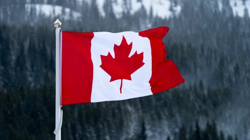"Un désastre qui ne survient qu'une fois tous les 15 à 25 ans": plusieurs morts et blessés après un incendie sur une base militaire au Canada