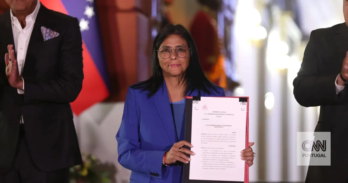 Delcy Rodríguez diz que já foram libertados 1.046 presos políticos na Venezuela