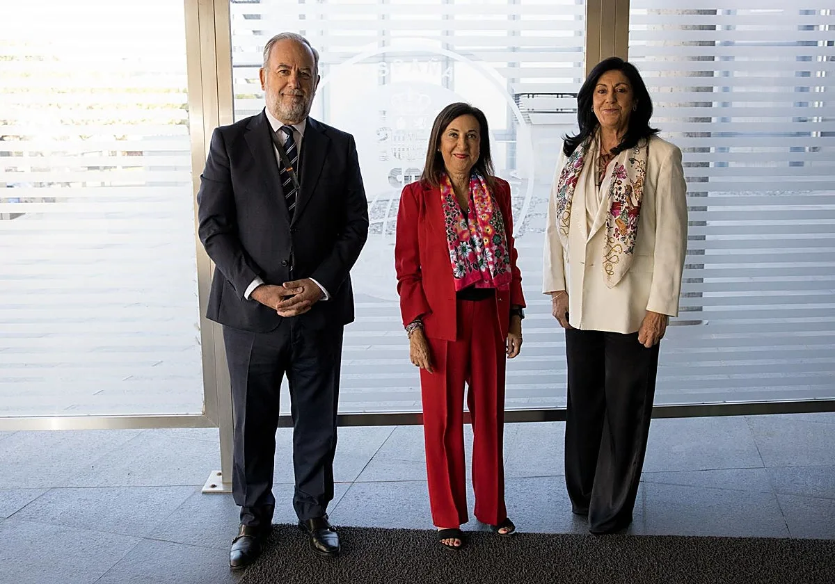 La ministra Robles visita el CNI para una entrega de distinciones en plena crisis por los informes de Ceuta
