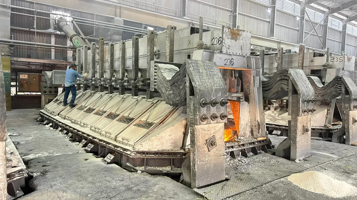 Dos transnacionales de materias primas negocian para reactivar la capacidad operativa de Venalum