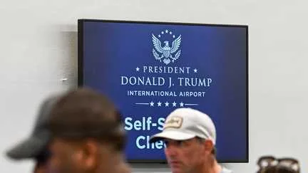 Un mois après son changement de nom, l'aéroport "Donald J. Trump" de Palm Beach change de code international et sème la pagaille