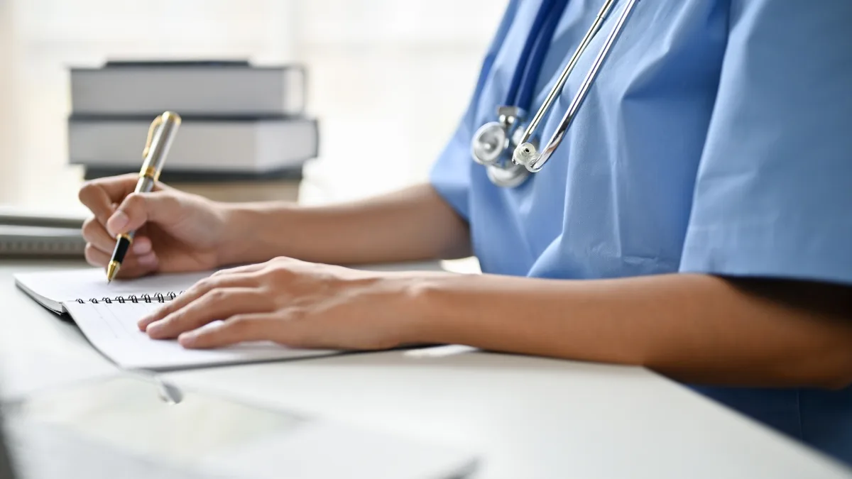 Brasil tem 125 cursos de medicina que só operam por decisão judicial