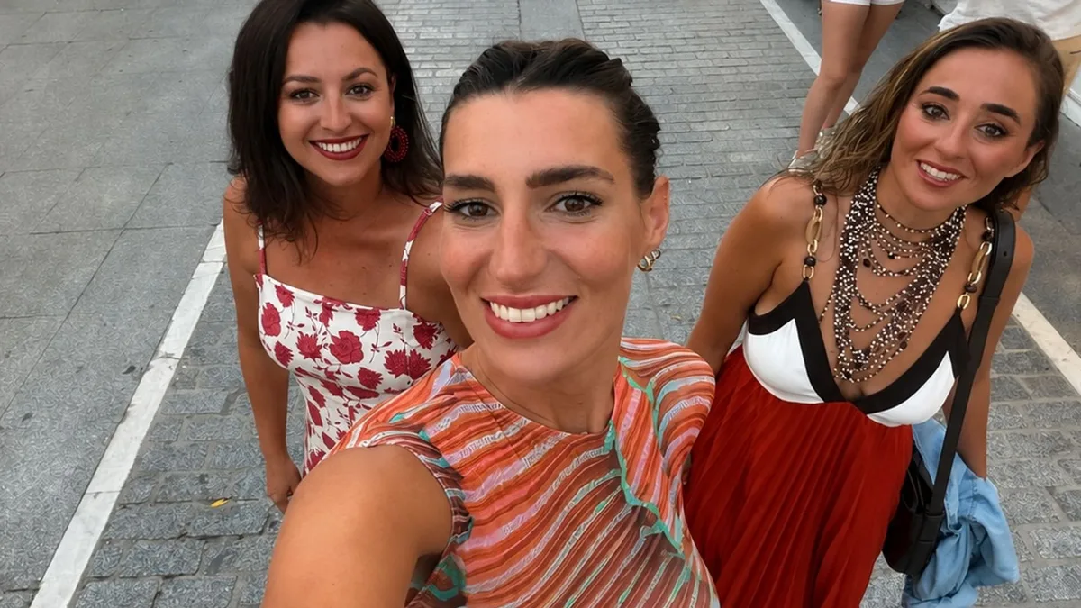 Eugenia Osborne descubre su Conil favorito: desayunos 'healthy', restaurantes con el auténtico atún de almadraba y copas junto al mar