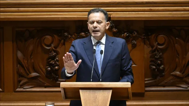 PM nega descontrolo na despesa. "Maior rombo" foram 35h na Função Pública