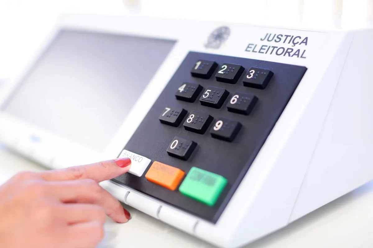 Urnas eletrônicas são testadas em eleição simulada no Maranhão