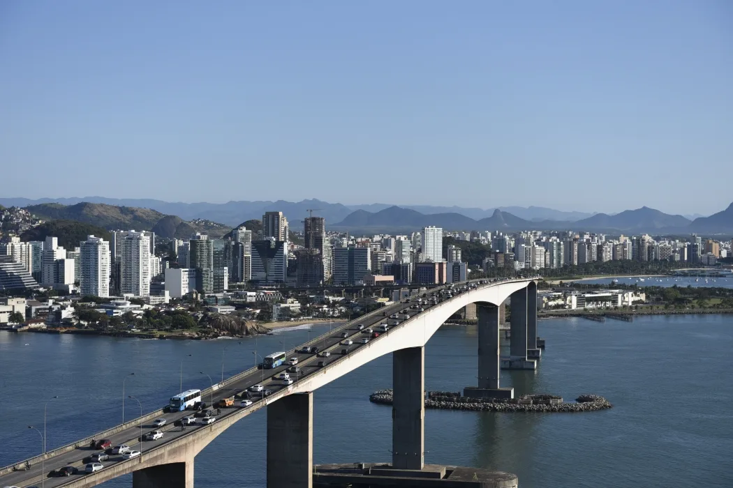 Faixa delimitada por cones na Terceira Ponte é ampliada no sentido Vitória