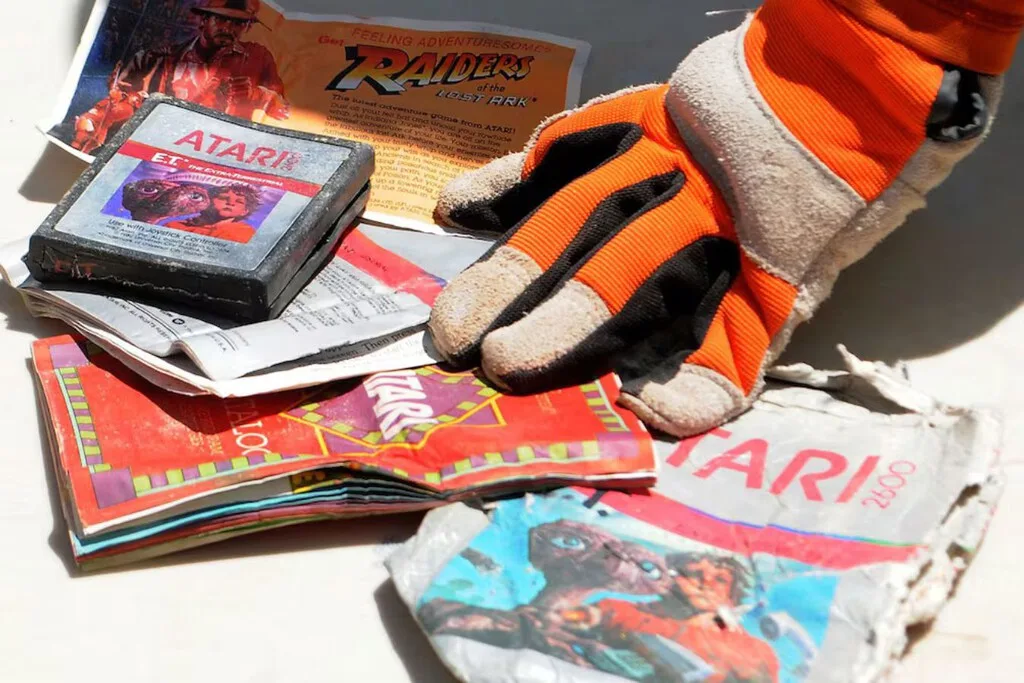 En 1983, Atari tiró camiones enteros de videojuegos al basurero. En 2014 recuperaron 1,300 cartuchos que se vendieron por casi 2 millones de pesos