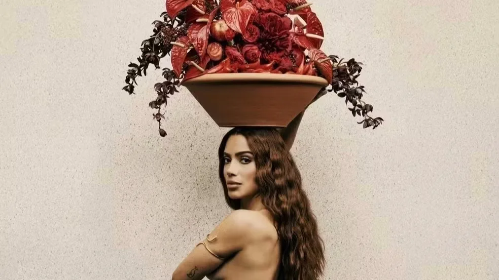 Anitta diz que teve medo de assumir religião: “Era prejudicial”