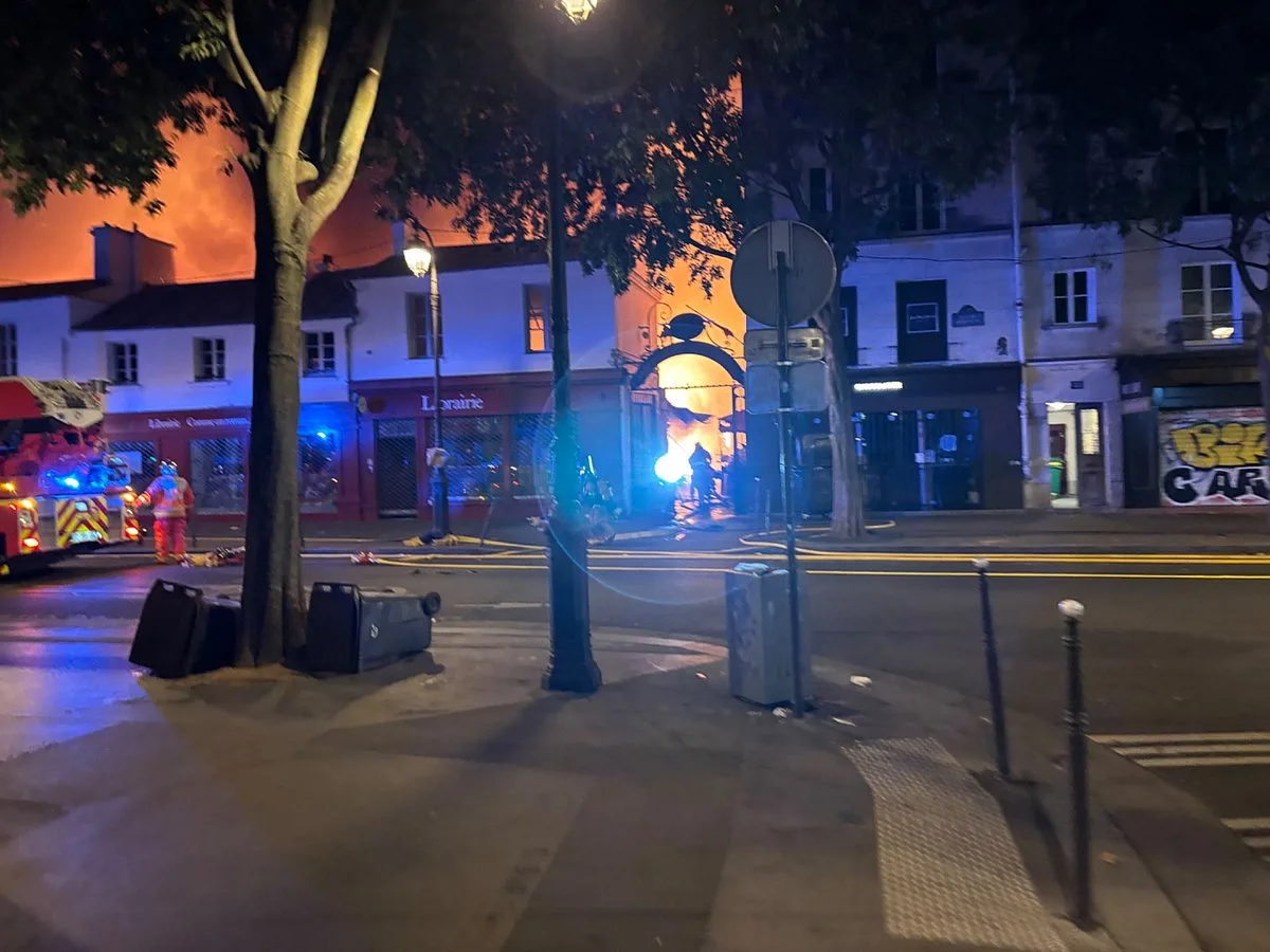 Mercado coberto mais antigo de Paris "totalmente destruído" por um incêndio