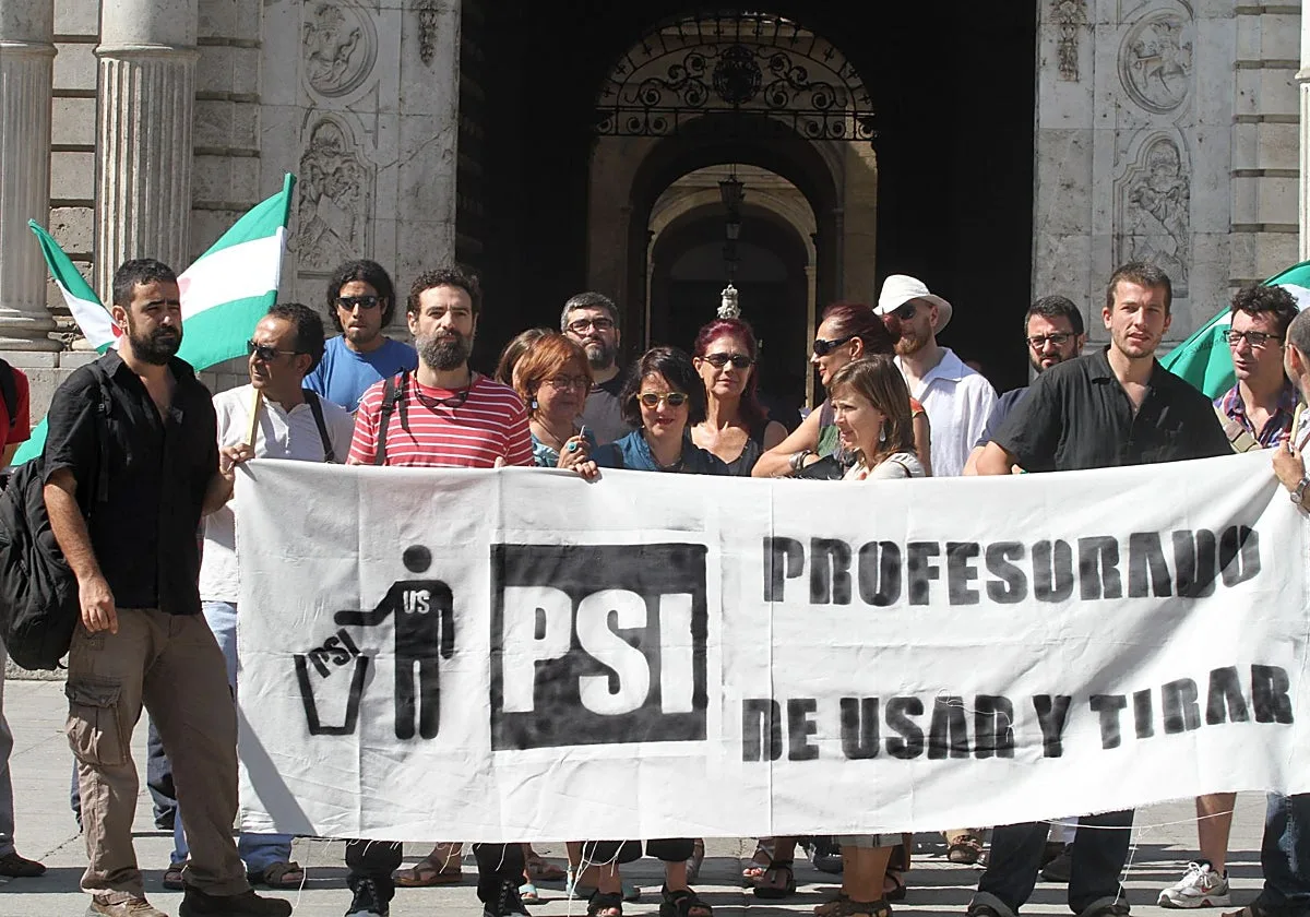 Los profesores de la Universidad de Sevilla convocan movilizaciones y protestas por los impagos de sus salarios