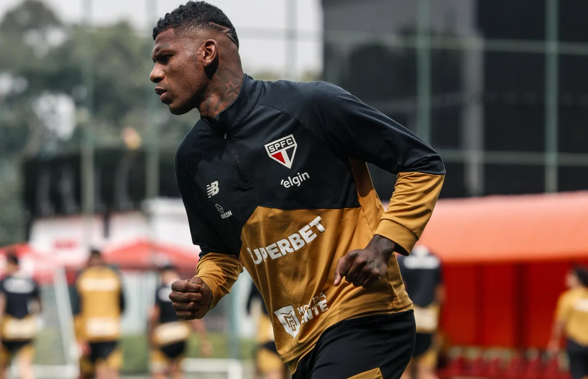 Recuperado, Arboleda participa de todo o treino do São Paulo
