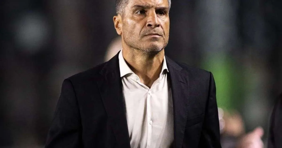 Pedro Emanuel ganha confiança no Vasco após primeira vitória no Brasileirão
