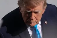 Manifestantes protestam contra políticas de Trump e incentivam voto nos EUA