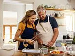 The diet to follow after a cancer diagnosis... study reveals which foods increase survival