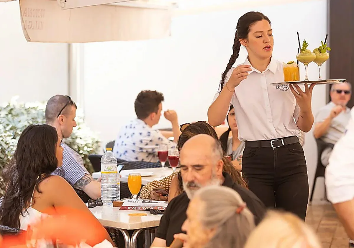 Atiende a un grupo de turistas en Madrid y exigen que se les hable en inglés: «¿Perdón? Estás en España»