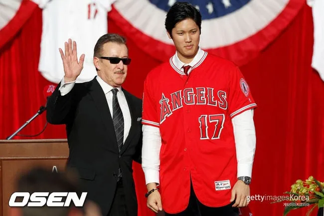 "혐오스런 구단주가 떠났다, 우승한 것처럼 환호" LAA 축복의 날, 무려 21배 수익내고 팔았는데…얼마나 최악이었길래