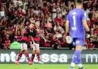 Carrascal decide, Flamengo vence o Fluminense e segue líder do Brasileiro