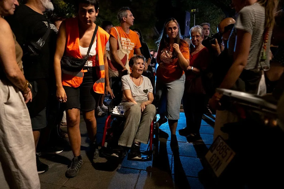 Despejo de Maricarmen, de 87 anos, causa indignação em Espanha e leva milhares a manifestarem-se em Madrid