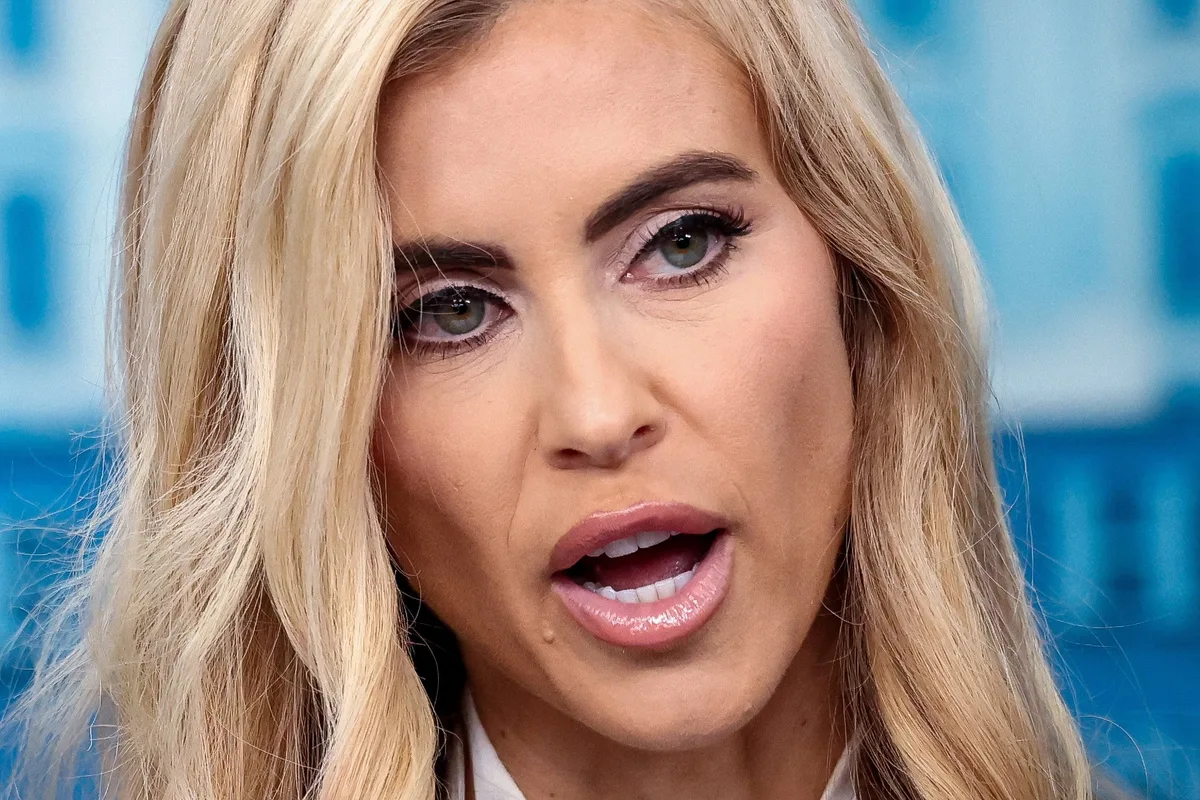 Tras la sugerencia de Trump, Katie Zacharia renunció a su cargo como portavoz presidencial