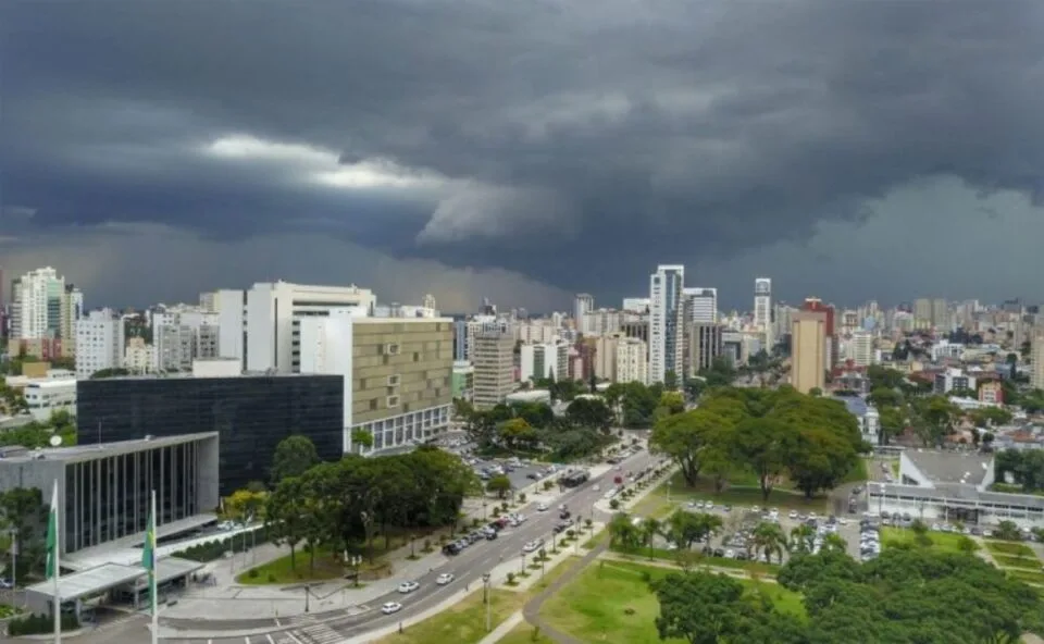 Fim de semana marcado por instabilidade no tempo em Curitiba; veja previsão completa