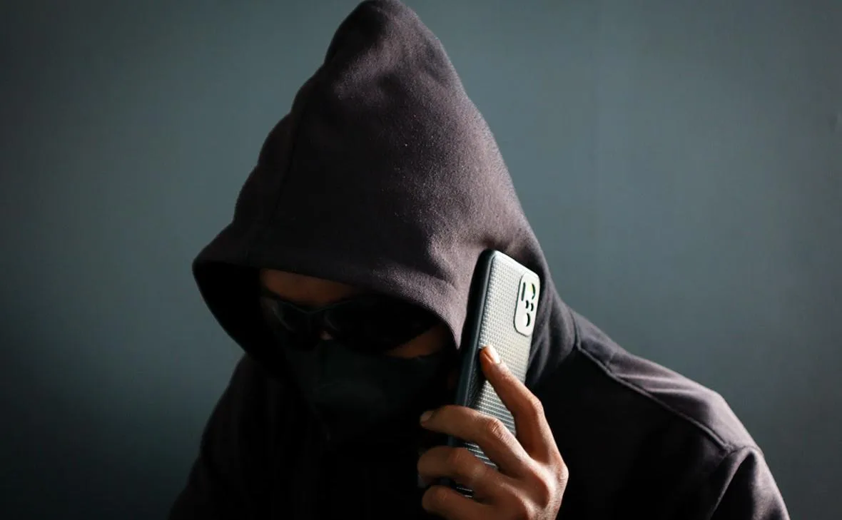 Эксперты рассказали, кем представляются звонящие детям мошенники