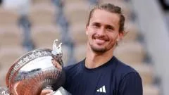 Zverev secures number one ranking as Alcaraz loses